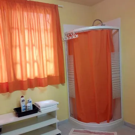 בית נופש One Bedroom House At La 72 M Away From The Beach With Sea View And Wifi *